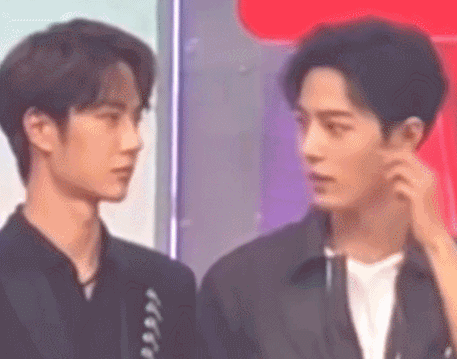 肖战王一博是塑料兄弟情两人往日互动被扒撇嘴暗骂细节亮了