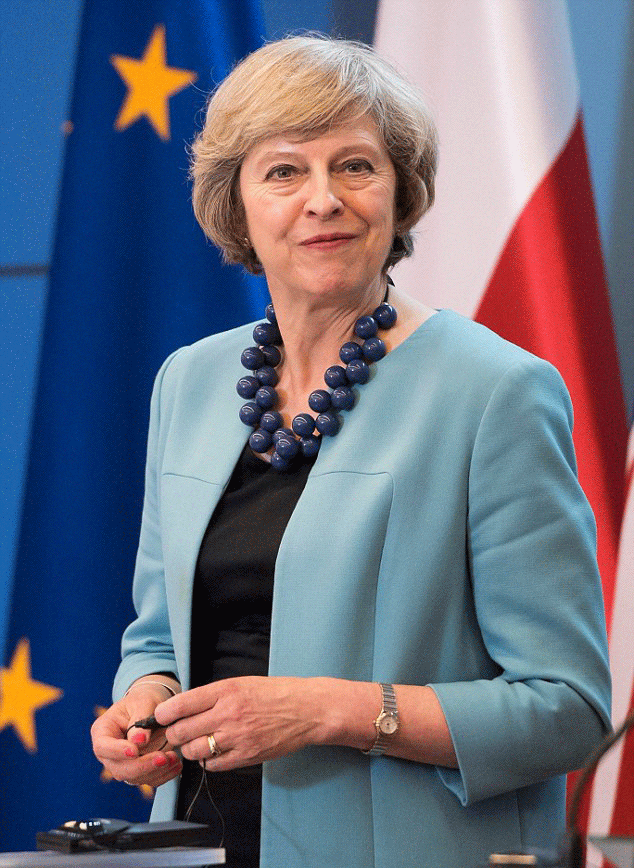 半裸狂奔退休穿最野的豹纹戴最炫的项链谈最甜的姐弟恋英国前首相梅姨