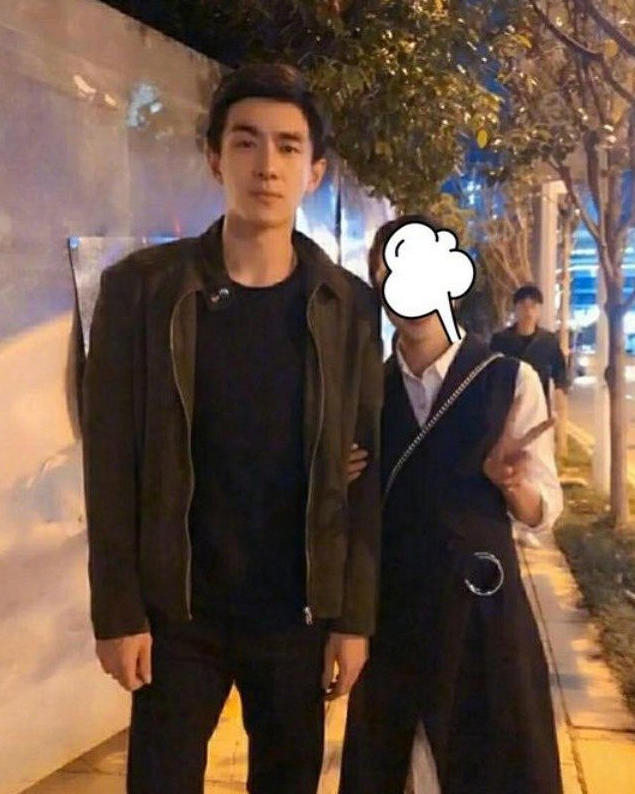 林更新瘦身成功重回巅峰,看到大长腿后,网友:这腿让人