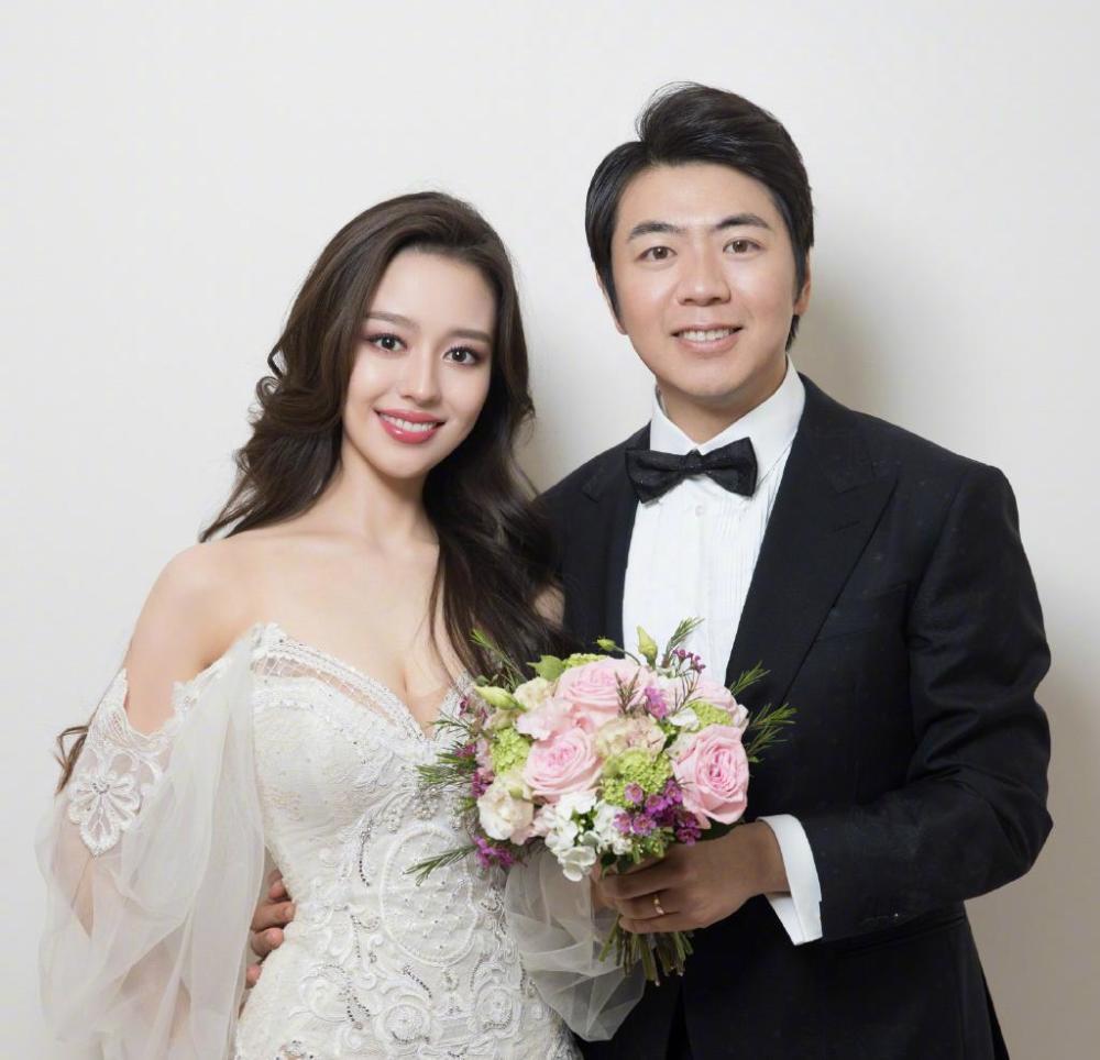 郎朗吉娜甜蜜现身博物馆学习中国文化,十指紧扣羡煞众人