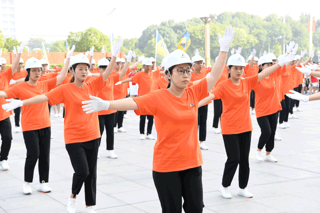 快乐动起来,健康嗨起来!海安职工工间操展演来了