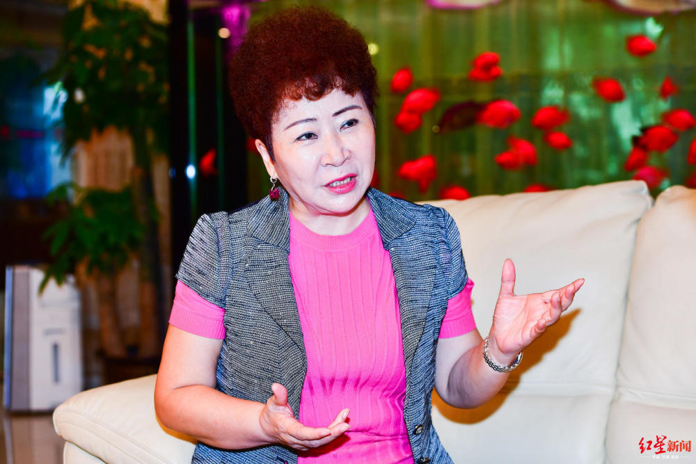 红旗连锁半年报出炉董事长曹世如解读高速发展关键因素