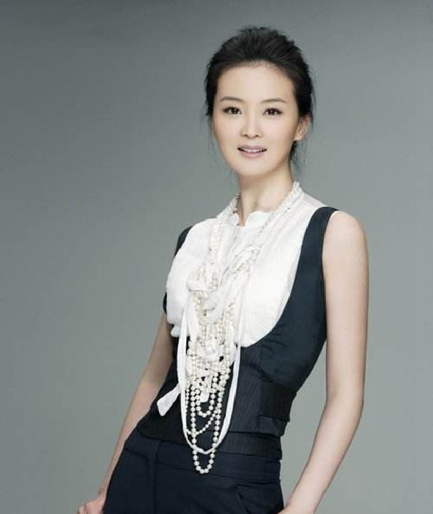 明星王艳娱乐圈优秀演员,外表清纯甜美,被誉为"古典美女"