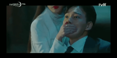 不过吕珍九扮演的具灿星只是一个普通活人,所以咱们iu小姐姐当然要走