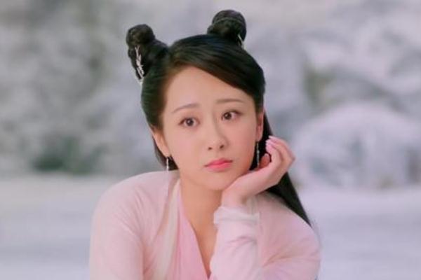 比起影视剧中的傻白甜妖精,还是她最能魅惑人