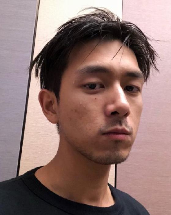 男明星罕见素颜照,李现变苍老,鹿晗变呆萌,而他几乎无