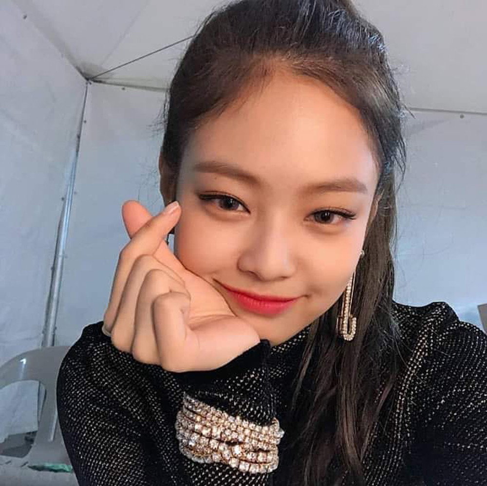 金智妮入住yg九周年,九年前只是练习生,如今yg拿她当亲闺女