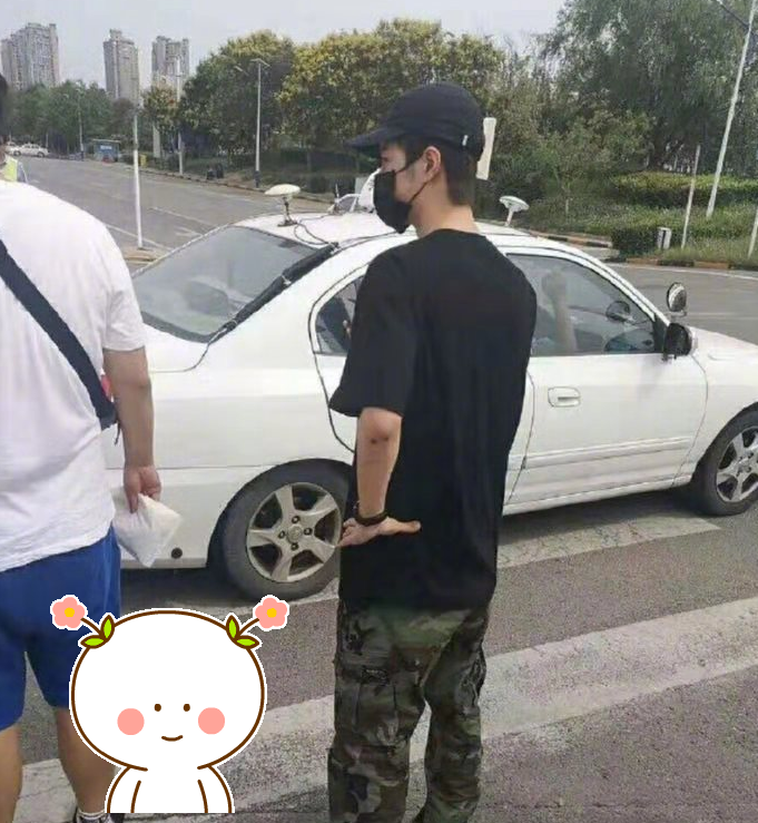 王一博考科目四,路人镜头才是"照妖镜",网友:还是你男神吗?
