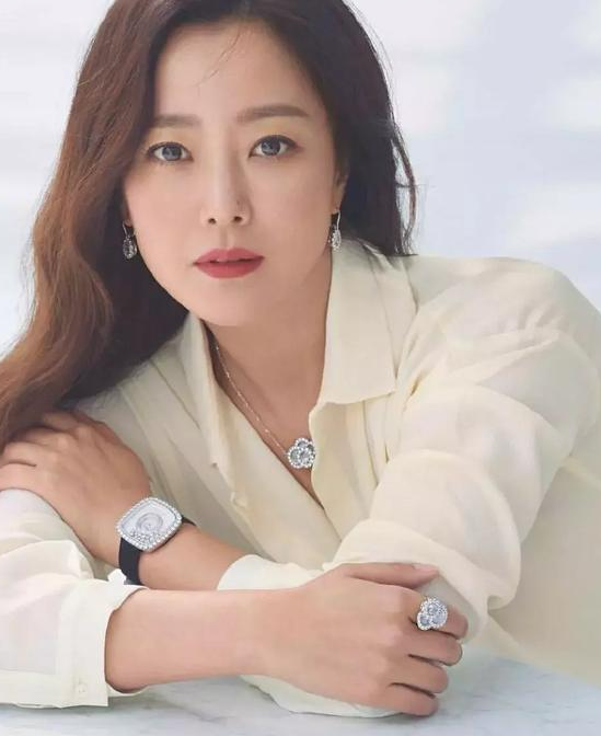 "韩国第一美女"金喜善,42岁颜值未变,女儿如今长成这样