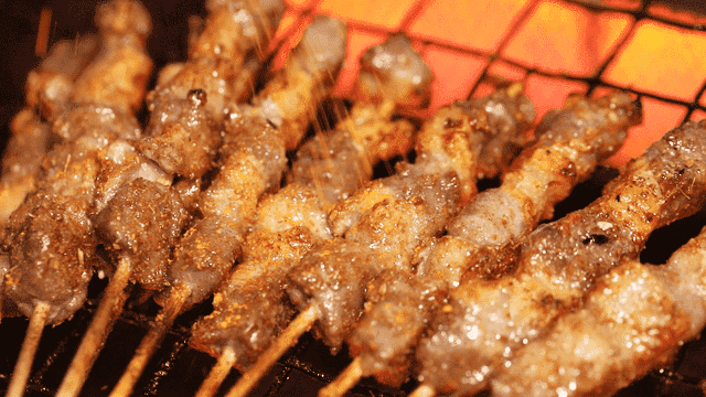羊肉串免费吃,啤酒免费任喝!吃好羊,来牧真!