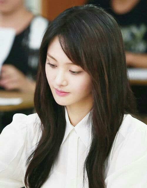 郑爽各式搭配层出不穷,百变小公主越看越起劲