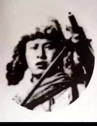 击中胸部的子弹是第四个叛徒张奚若打的, 用这挺机枪打死杨靖宇的