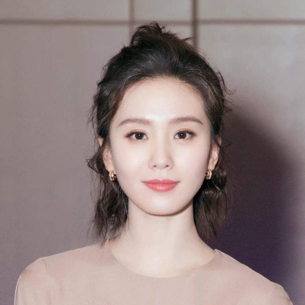 娱乐圈5位短发女神,佟丽娅御姐范,赵丽颖甜美,她剪后霸气十足