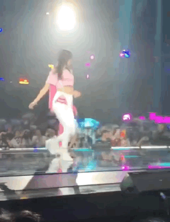 好气!美女出糗时,也能这么动人