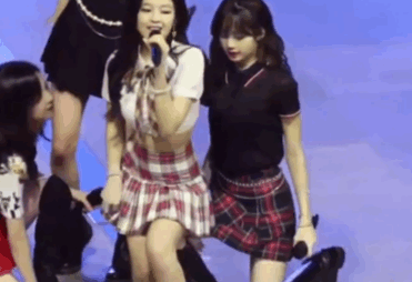 好气美女出糗时也能这么动人