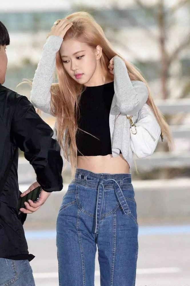 "韩国腰精"朴彩英的私服才是真正的