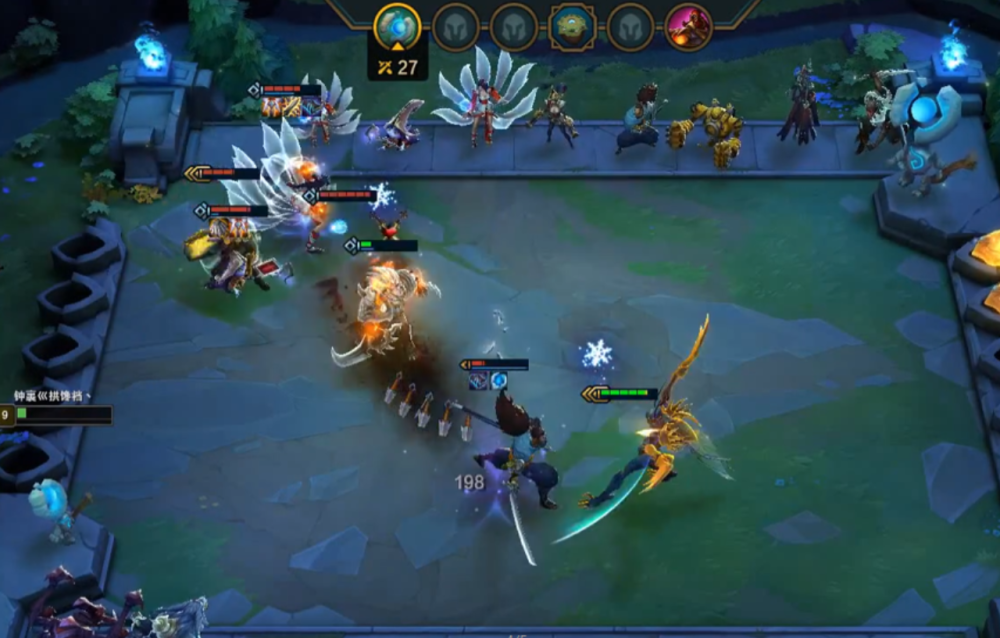 除了螳螂和狮子狗还活着以外,所有的英雄都阵亡了,被人家大虫子一脚给