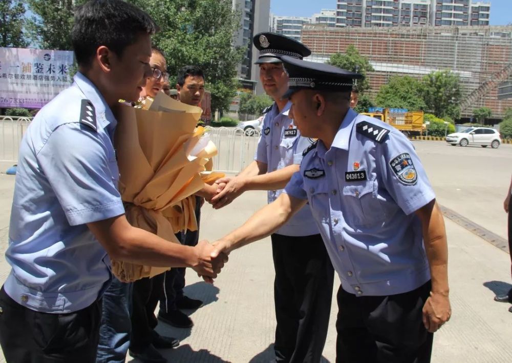 西昌公安历时8天成功规劝1名跨国逃犯投案自首