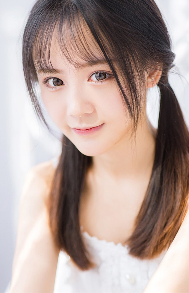 日系模特安枝瞳,唯美写真护士风格