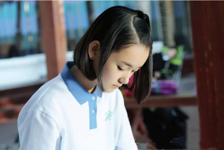 有一种"惊艳"叫蒋依依剪短发,看清正脸颜值后,网友:未