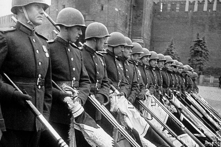 1945年6月24日,苏联红军在莫斯科红场举行胜利阅兵!