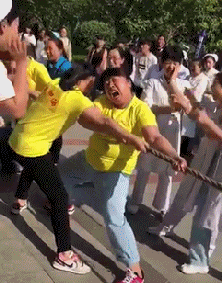 就冲大姐这使出洪荒之力的表情,你们也得加油