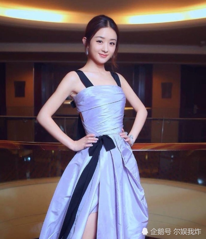 赵丽颖正式复工,白色连衣裙尽显女人味,身材变化很明显