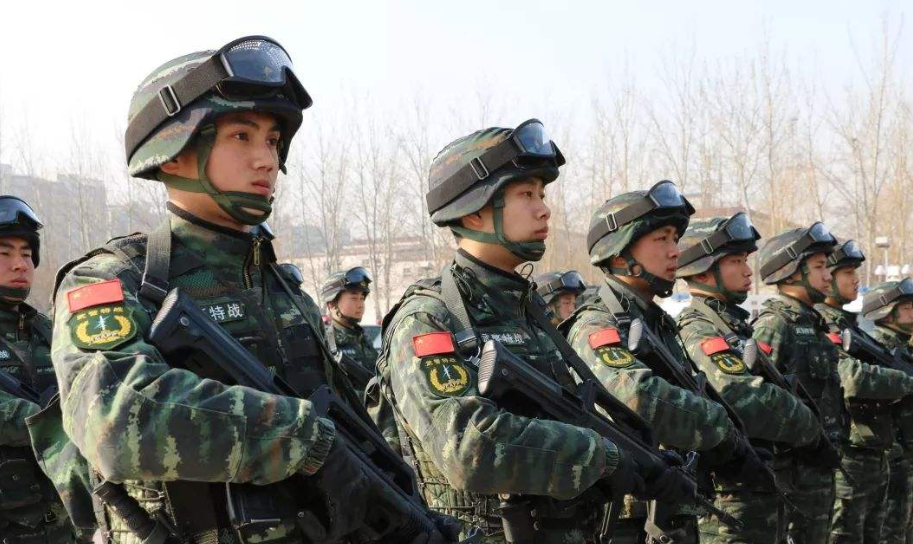 怒江大桥,站岗,武警,拍照,战士