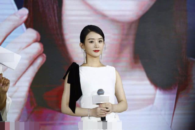赵丽颖产后复工现场照曝光,身材丰满,佩戴婚戒破不和传言