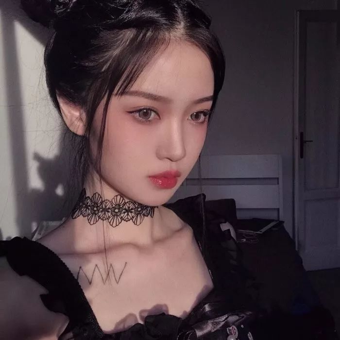酷酷的冷艳风女生