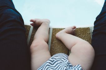 才两三个月的宝宝就被判是"罗圈腿","陌八腿"?