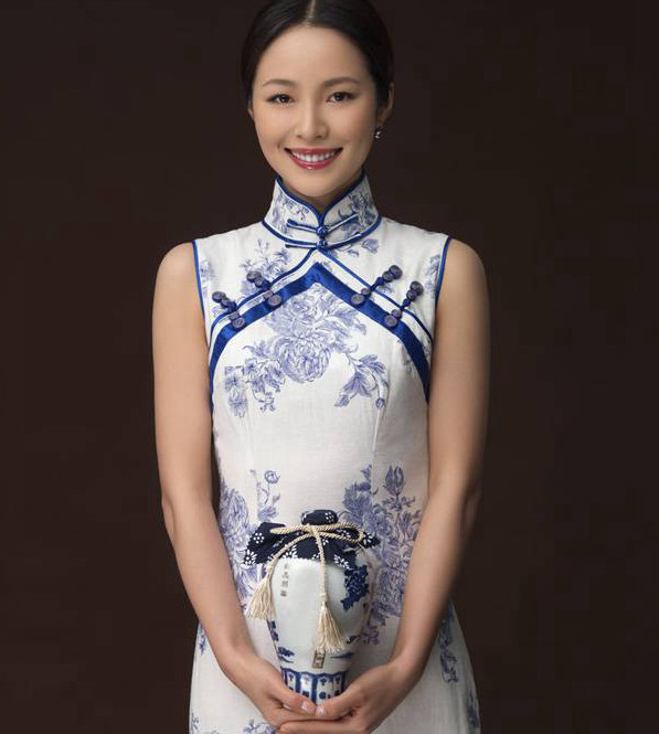 中国女演员江一燕穿旗袍彰显古典之美,率真个性又不失