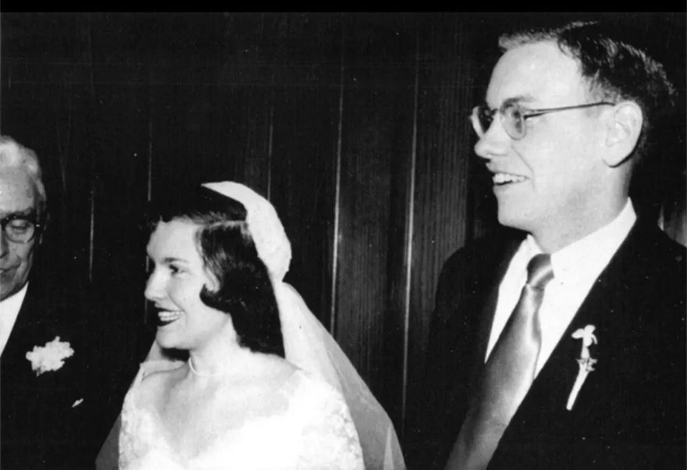 1952年4月19日,沃伦和苏珊的婚礼 作为钢铁直男的沃伦·巴菲特,居然