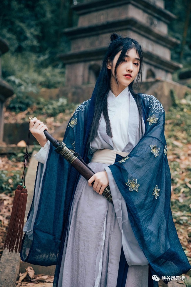 cos:汉服 古风 御姐 飒飒飒——玉纤风透秋痕