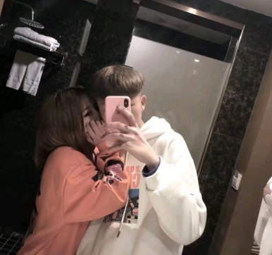 90后最近流行的情侣头像:我会一直在,纵使一切苍白!