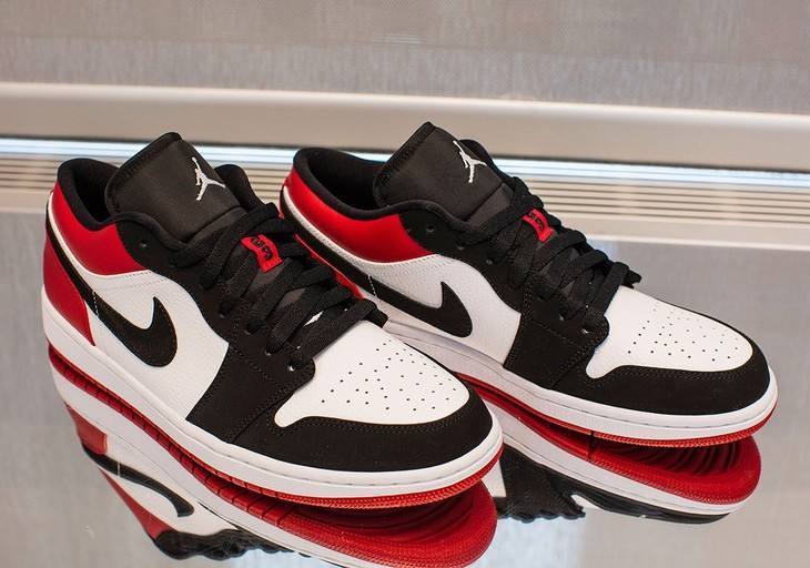 air jordan   low black toe 黑红脚趾low :造型简洁有力,大方得体