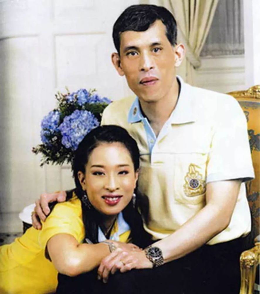 泰国国王舍弃第一任妻子,40岁女儿代父弥补,为妈妈情愿不结婚