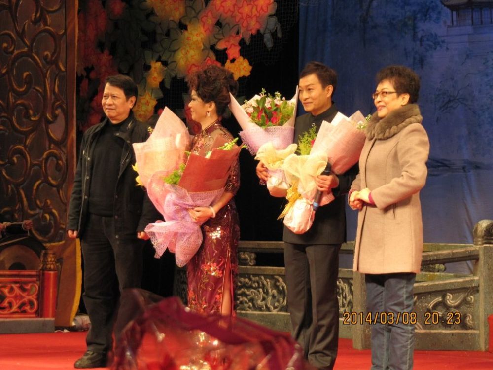 文体活动之献花礼仪