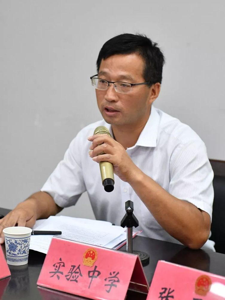 县实验中学校长陈建福