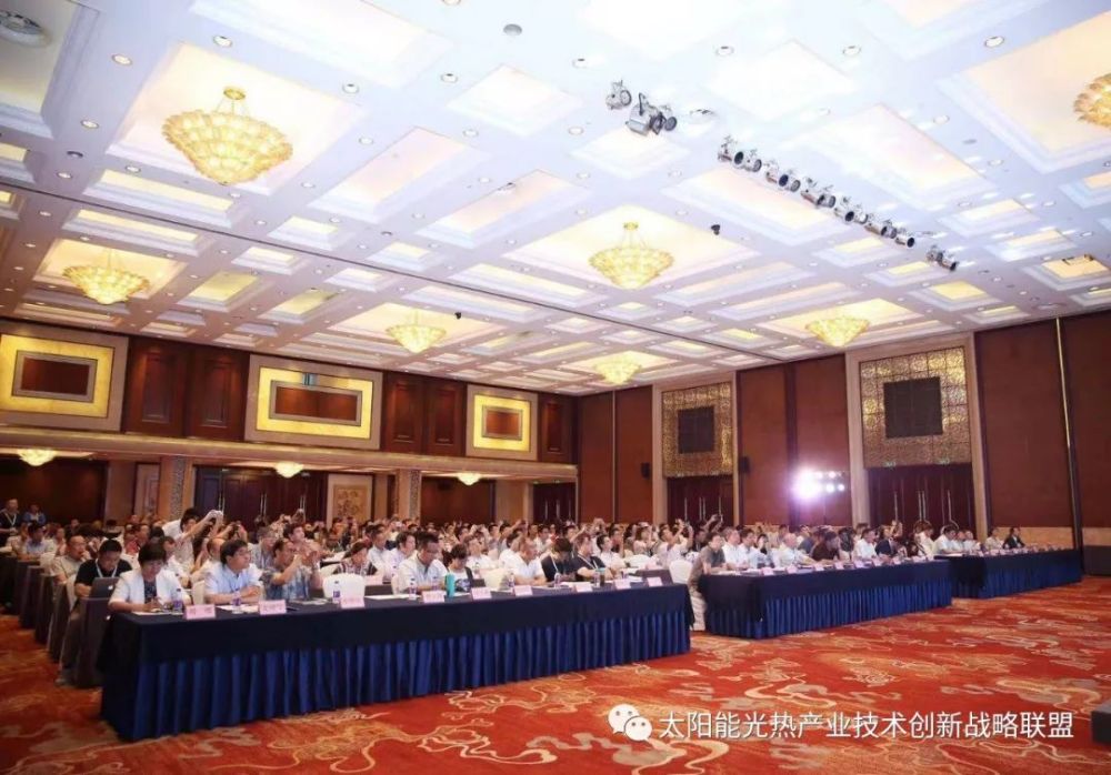 长,甘肃省建材科研设计院董事长邵继新教授级高工主持了大会闭幕式