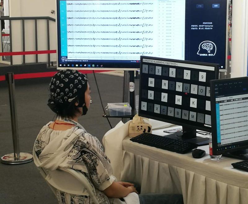 脑控打字最快记录在世界机器人大会上产生:0.