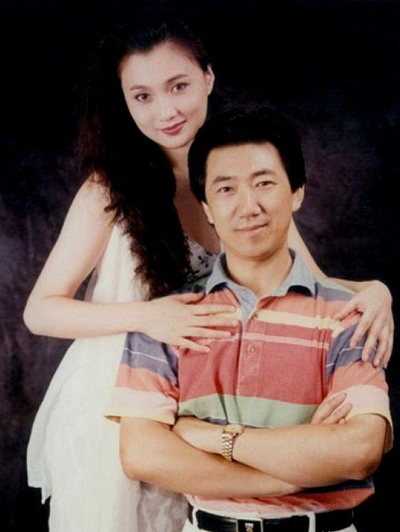 罕见老照片:80年代电影明星夫妻照,图2是陈国军与刘晓庆