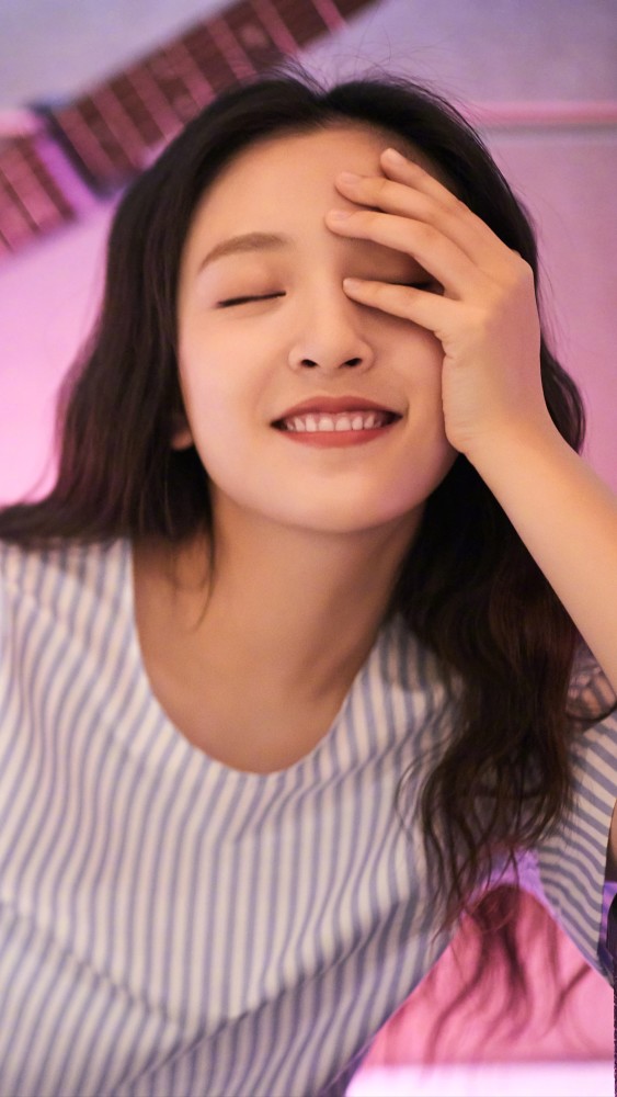 吴倩精致美图壁纸,面容精致自然,有一种小清新的感觉!