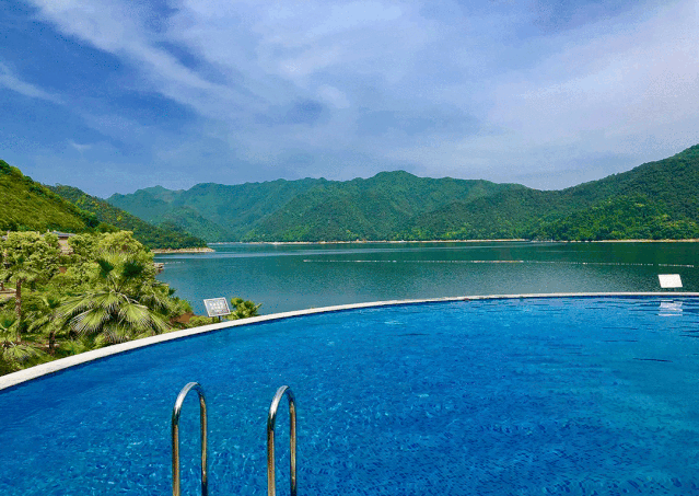 杭州惊现海景,270°无边泳池刷爆朋友圈!