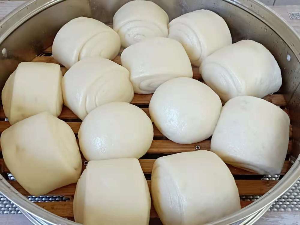 蒸馒头,不只放酵母,多加一料,蒸出满头如梨花,咬一口满嘴香