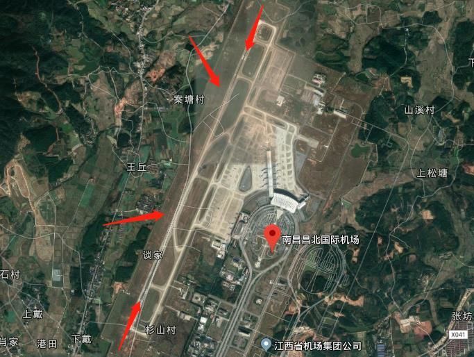 南昌昌北国际机场只有一条跑道 (箭头所指)