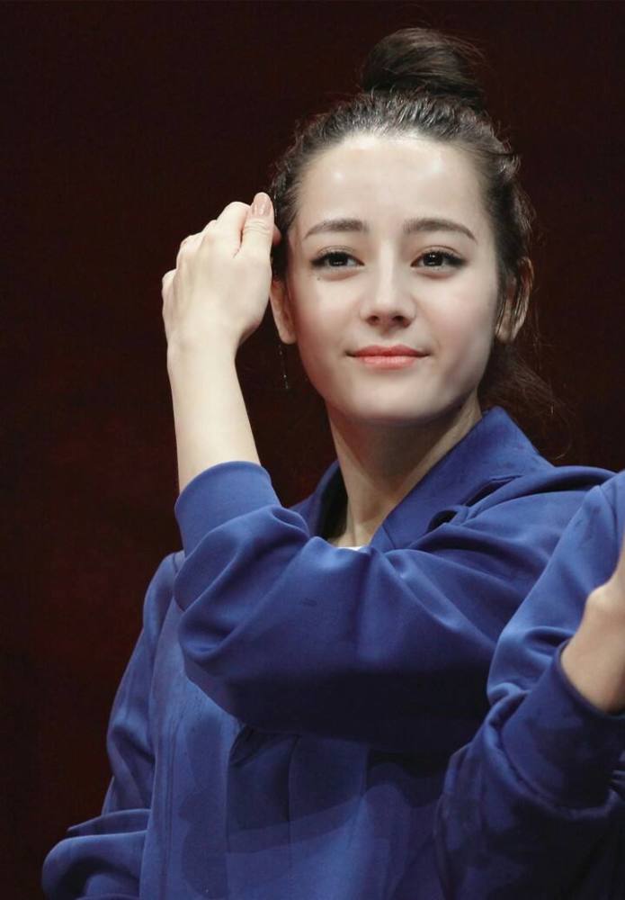 迪丽热巴,男人女人,只有真爱,才愿意付出一生一世相互