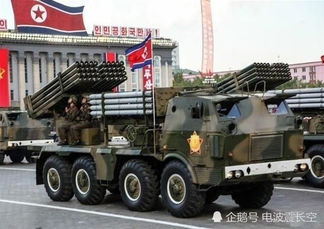 超大型火箭炮试射成功!朝鲜又公开一款杀手锏,弹体比士兵还粗