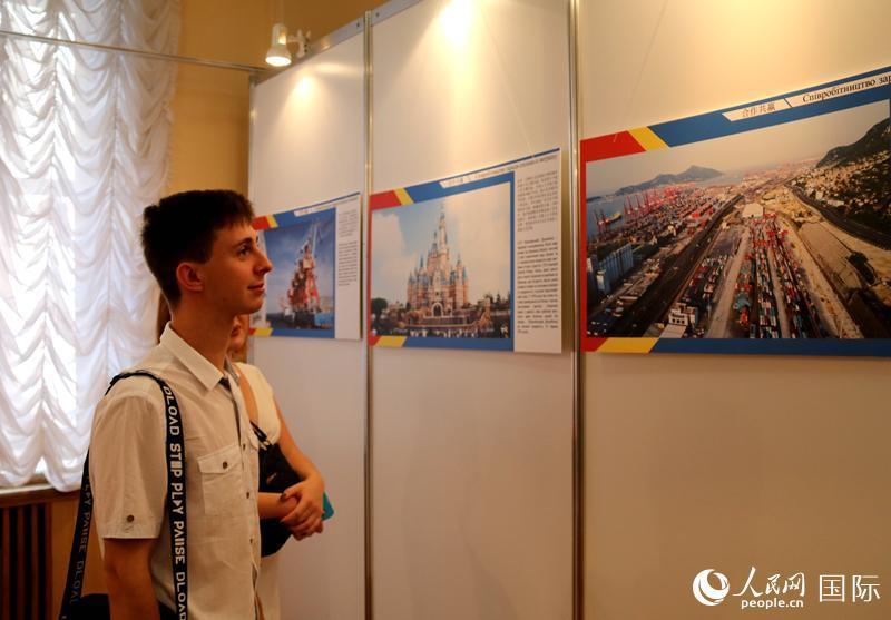 哈尔科夫举办中华人民共和国成立70周年成就图片展