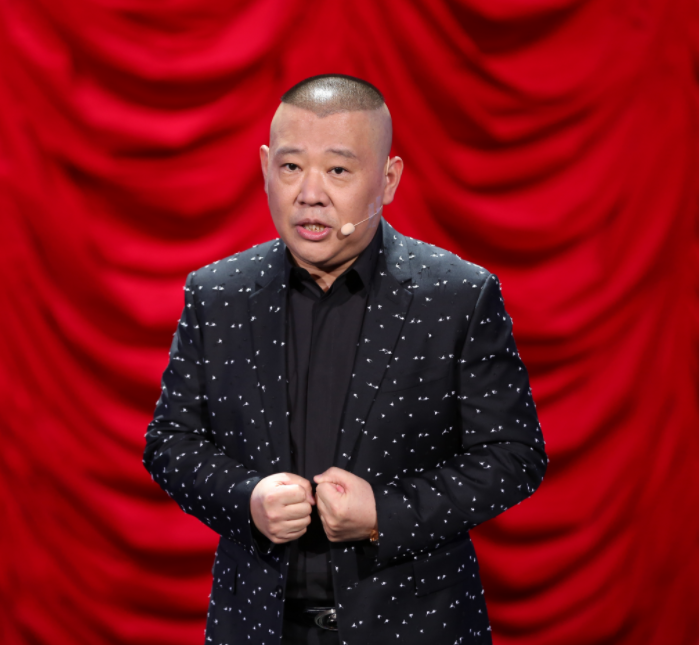他是80后喜剧演员,是《欢乐喜剧人》第四季冠军,如今成主持人